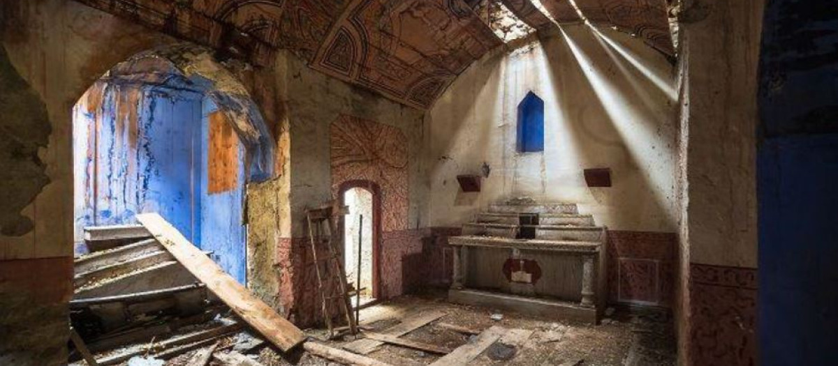 Iglesia de Sant Serni d'Àrreu (Lérida), del siglo X, completamente abandonada