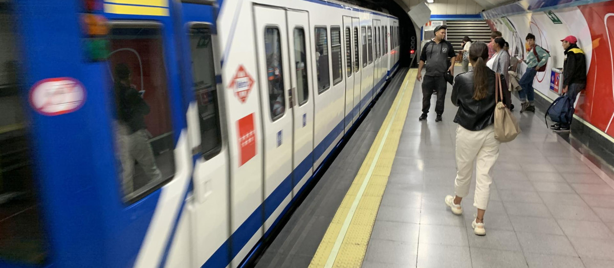 Imagen de archivo de un andén de Metro Madrid