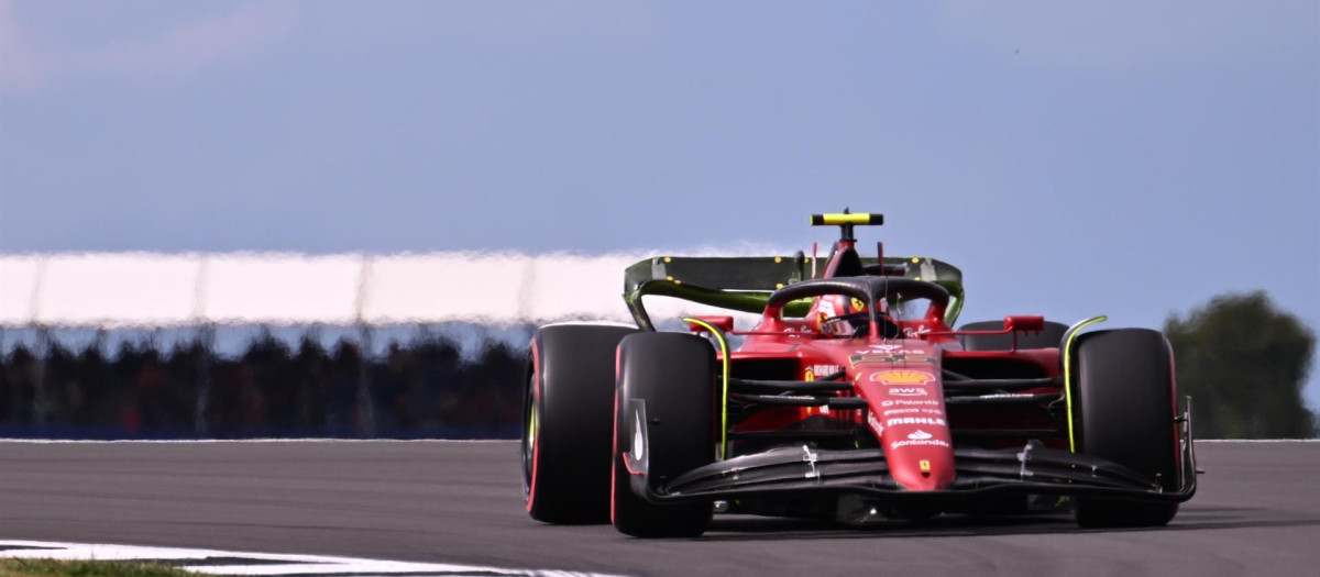 El Ferrari de Carlos Sainz, en los entrenamientos en Silverstone