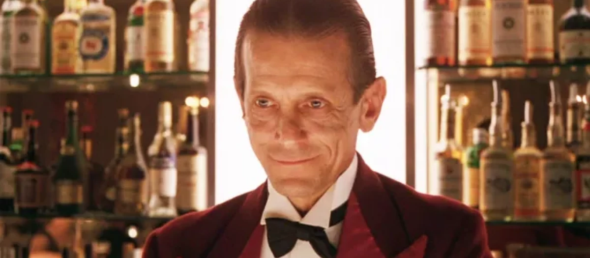 Joe Turkel en su papel como camarero en 'El Resplandor', de Stanley Kubrick