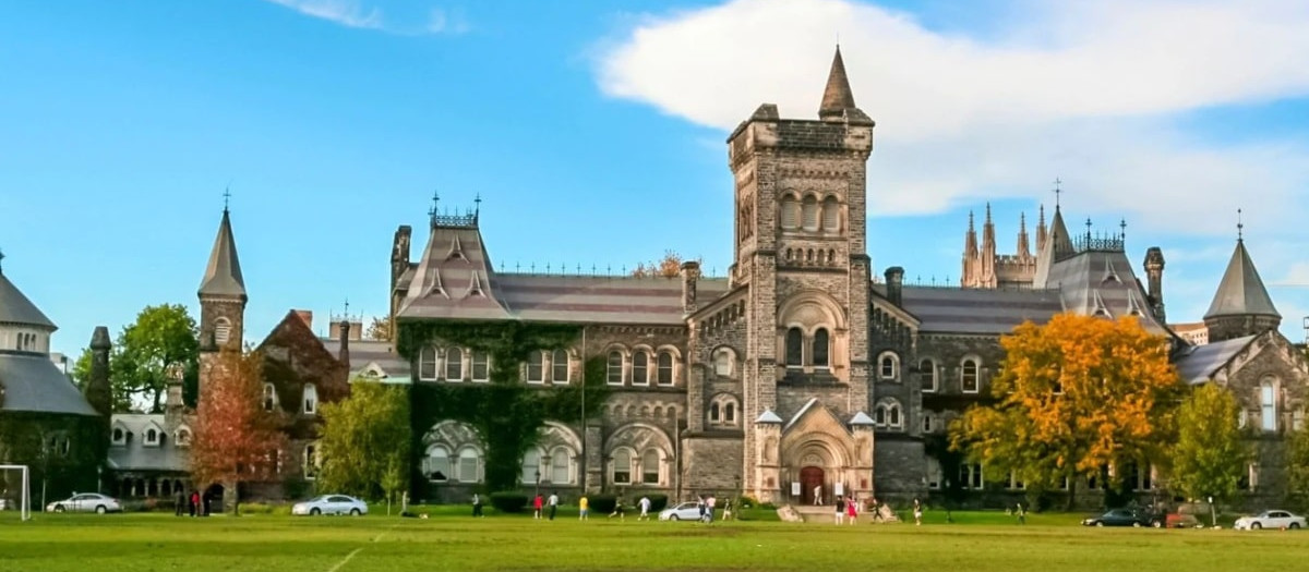 Uno de los edificios de la Universidad de Toronto