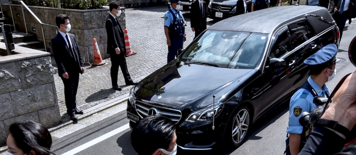 Imagen del coche fúnebre del ex primer ministro japonés, Shinzo Abe