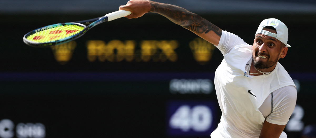 Nick Kyrgios, en un momento de un saque en la final de Wimbledon