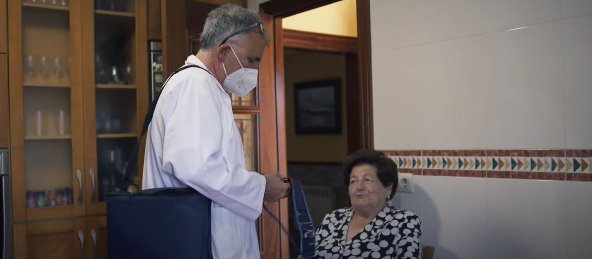 Este colectivo corre de manera habitual con los gastos de desplazamiento para ver a sus pacientes y atender las urgencias y ejercen una labor mucho más relevante y trascendental que la propiamente médica