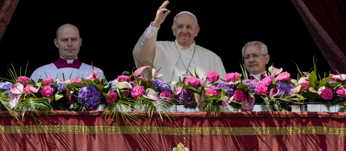 Pope Francis he arrives to celebrate the Catholic Easter Sunday mass in St. Peter's Square at the Vatican, Sunday, April 17, 2022.