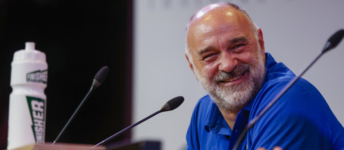 Pablo Laso, sonriente, en la presentación de su campus