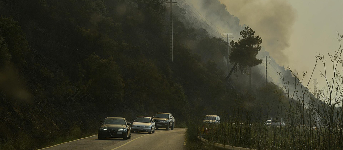 Las condiciones de conducción simulan las de la noche, es obligado poner las luces