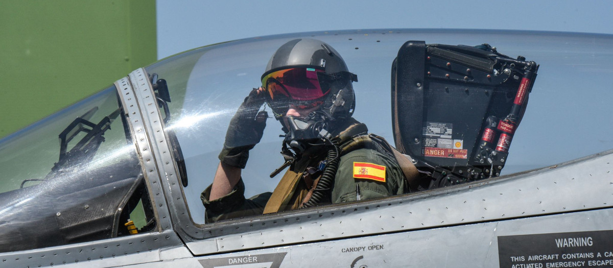 Un piloto de un F-18 del Destacamento Vilkas del Ejército del Aire español