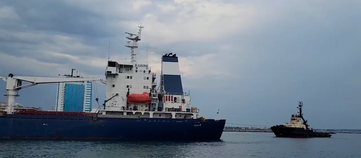 Barco en el puerto ucraniano de Odesa