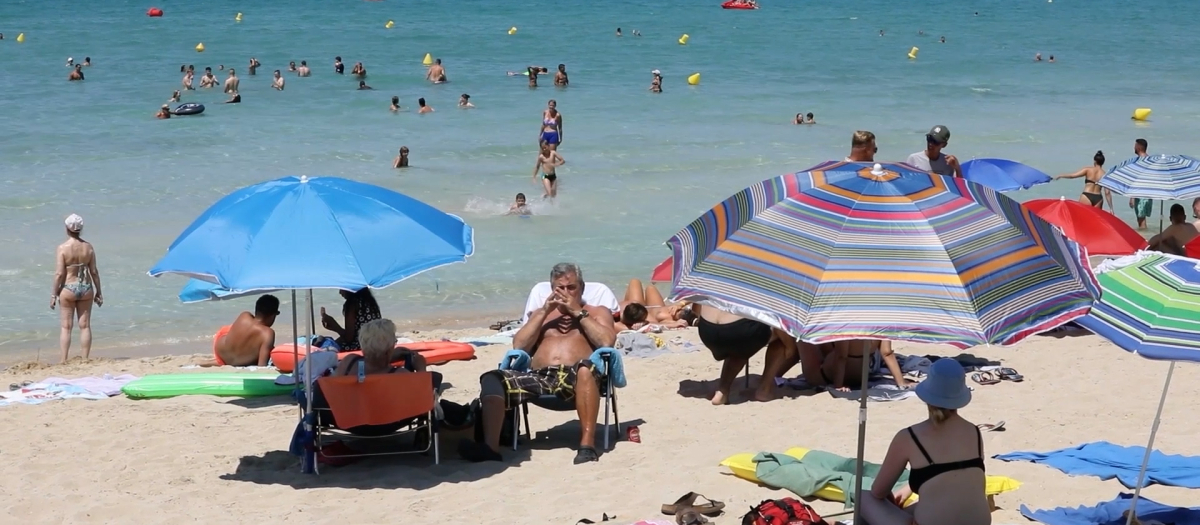 Turistas en la playa