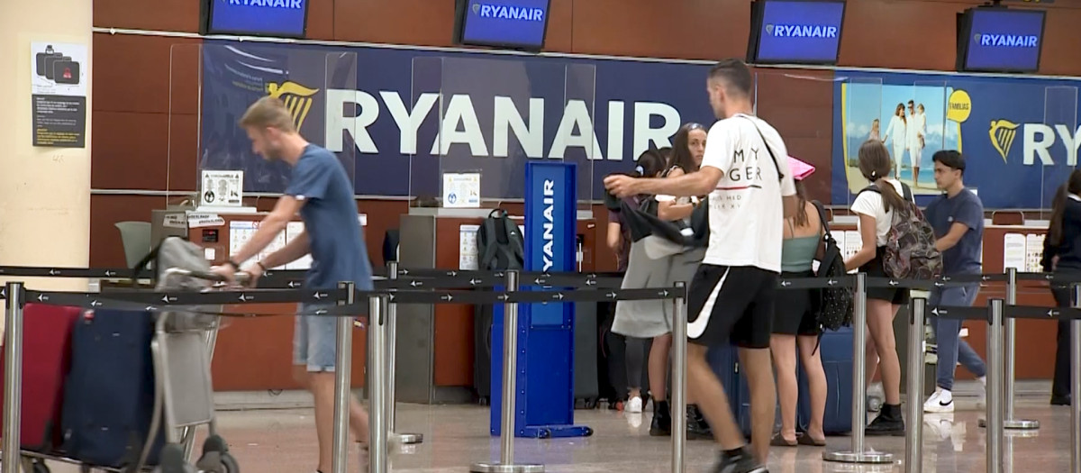 Imagen de un mostrador de la compañía Ryanair
