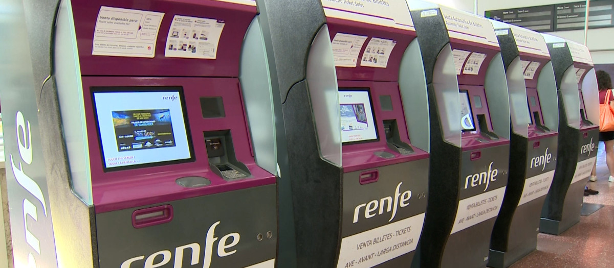 Los usuarios de cercanías celebran la gratituidad de los abonos de Renfe