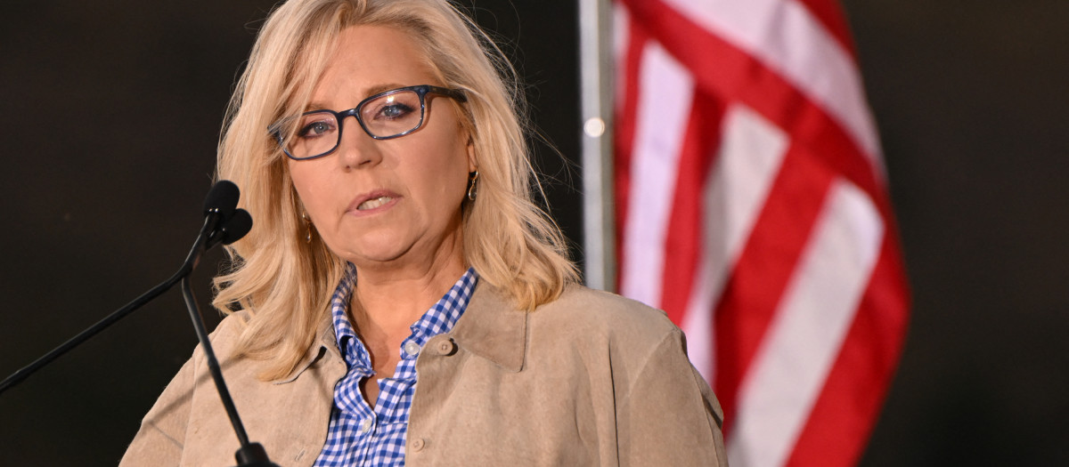 Liz Cheney, crítica del expresidente Donald Trump se dirige a sus partidarios tras la derrota en su intento de renovar su escaño por el Estado de Wyoming