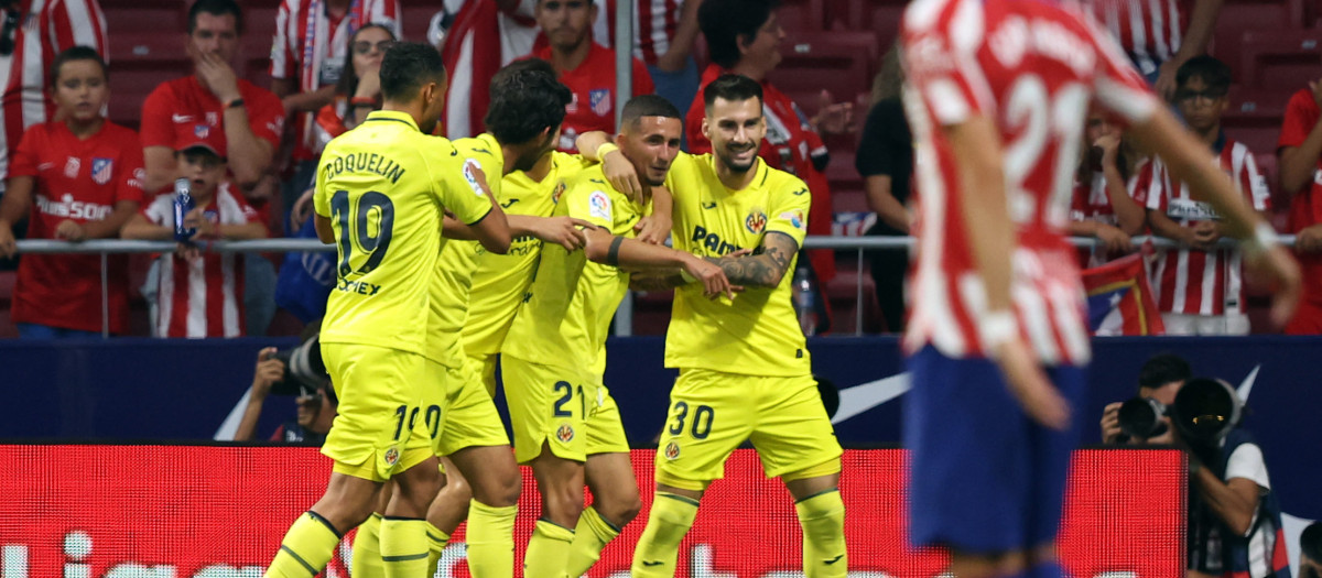 Los jugadores del Villarreal celebran el primer gol al Atlético