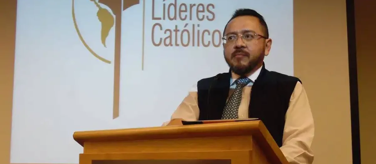 Rodrigo Guerra, miembro del Consejo Directivo de la Academia de Líderes Católicos, en un evento de la organización