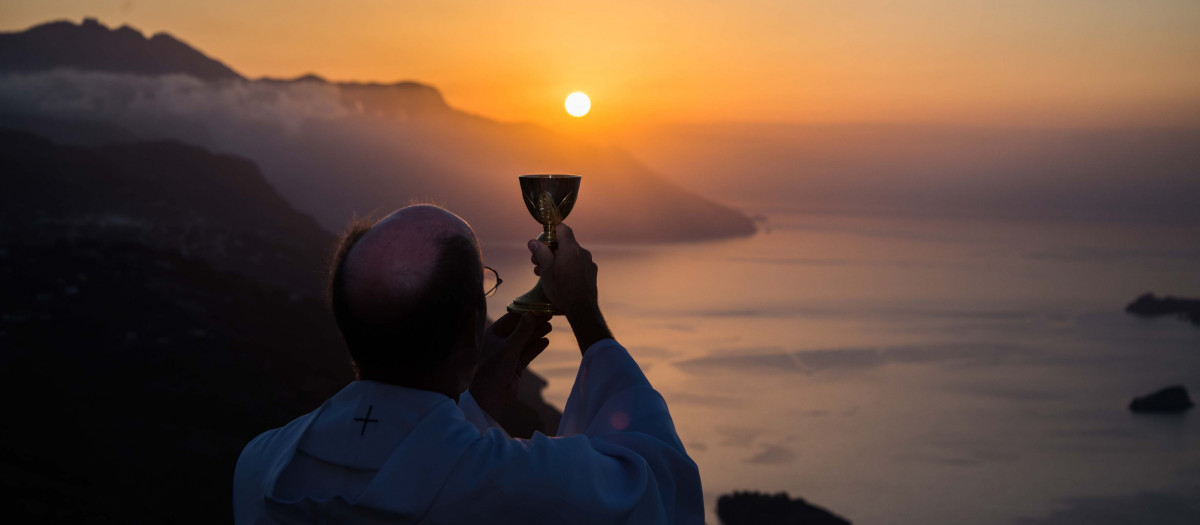 Consagración ante la puesta de sol