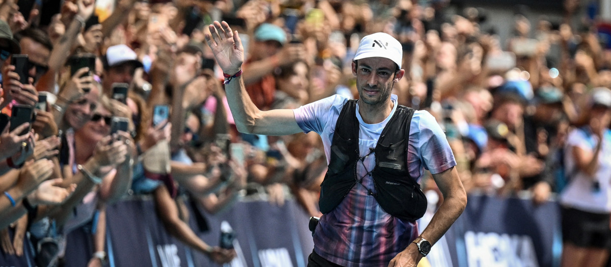 Kilian Jornet justo a la entrada a meta en esta Ultra Trail del Mont Blanc