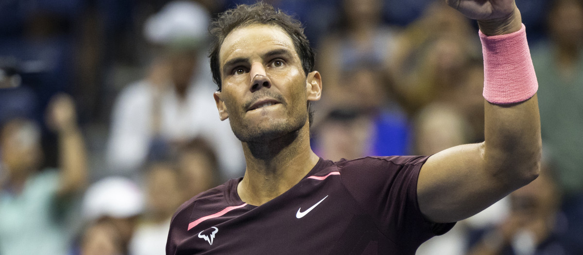 Rafael Nadal celebra su victoria contra el italiano Fabio Fognini durante su partido de segunda ronda