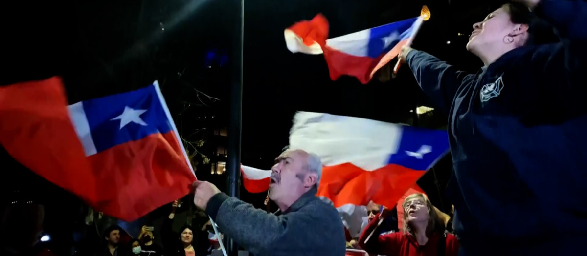 Chile celebra el rechazo a la nueva Constitución