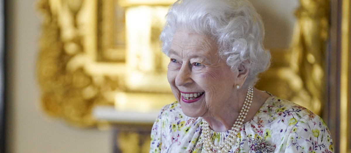 Queen Elizabeth II  commemorate the company's 70th anniversary in Berkshire. Picture date: Wednesday March 23, 2022.