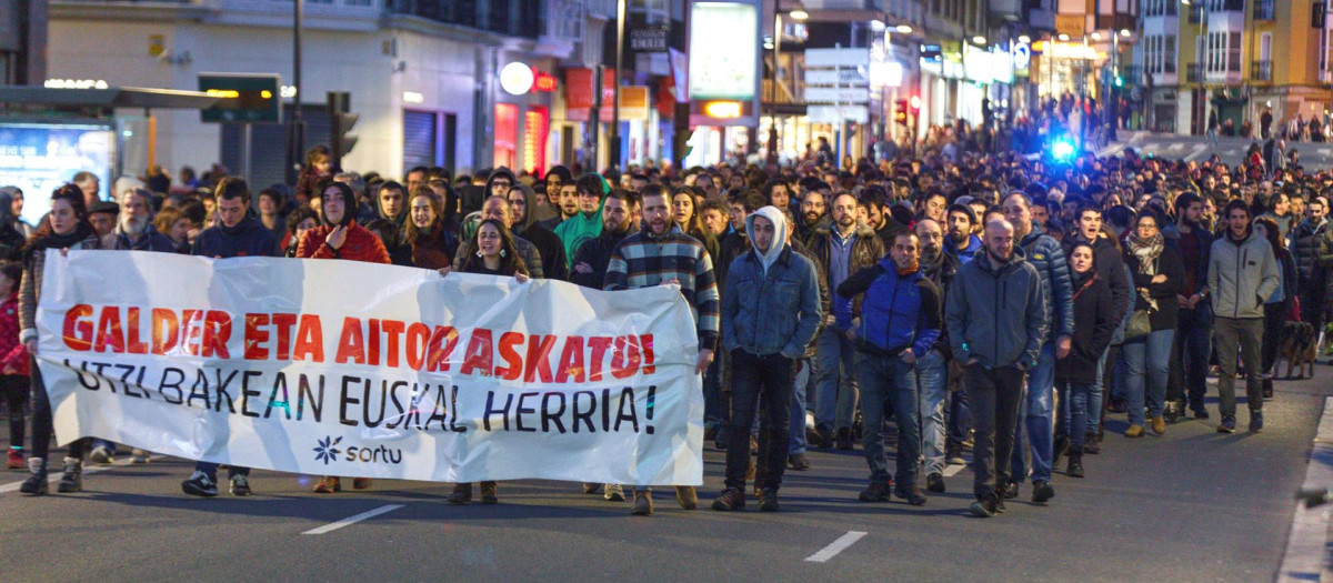 Una manifestación a favor de dos presos de la kale borroka