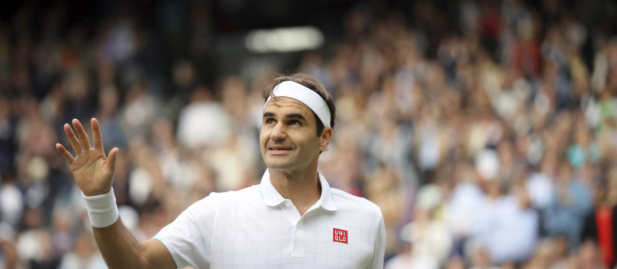 Roger Federer durante los cuartos de final de Wimbledon en Londres