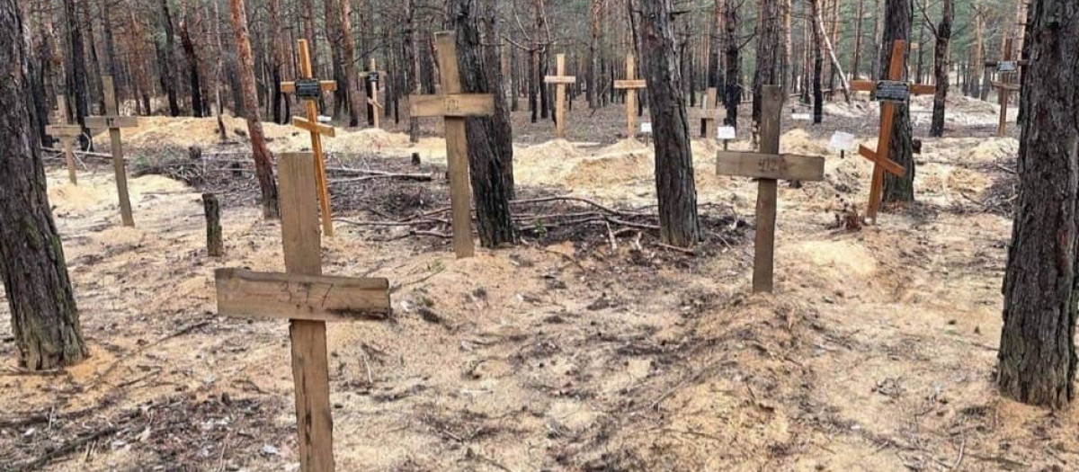 Más de 400 tumbas aparecieron en un bosque cercano a la ciudad de Izium