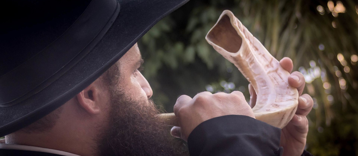 Shofar_in_Rosh_Hashanah