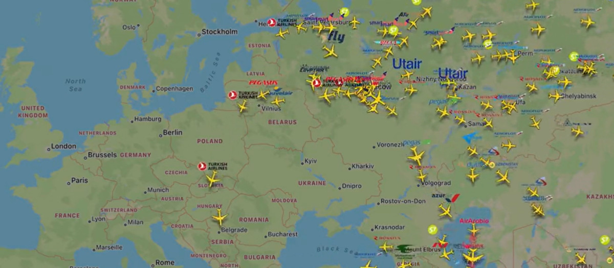 Imagen de los aviones que salen desde Moscú tras el anuncio de la movilización militar en Rusia