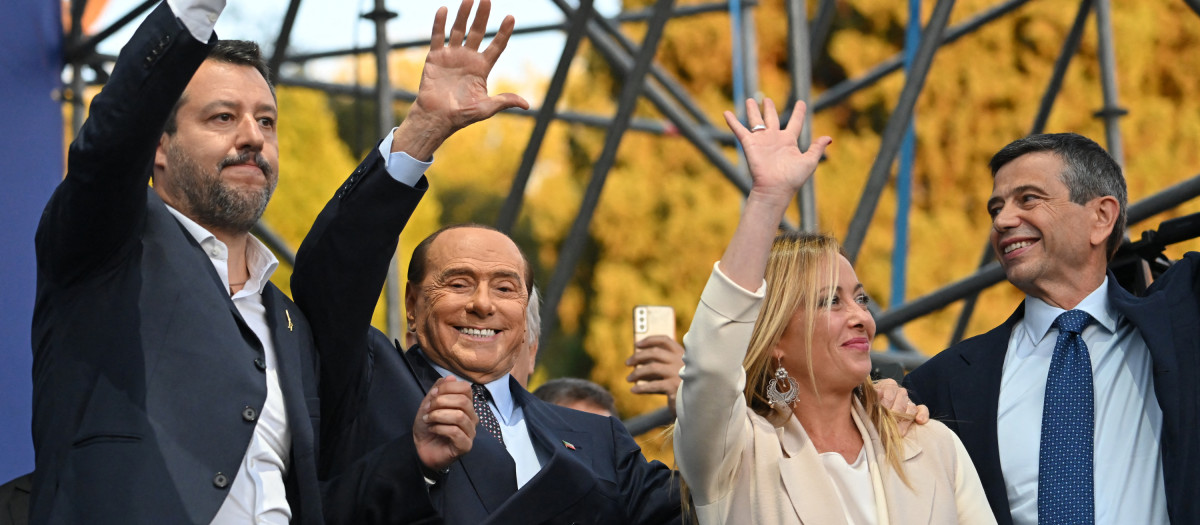 Meloni con Salvini y Berlusconi