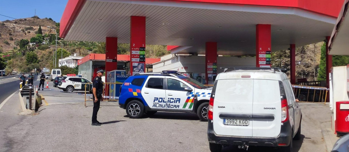 Los operarios de la gasolinera son responsables de advertir a los usuarios de lo que no deben hacer al tratar con líquidos inflamables