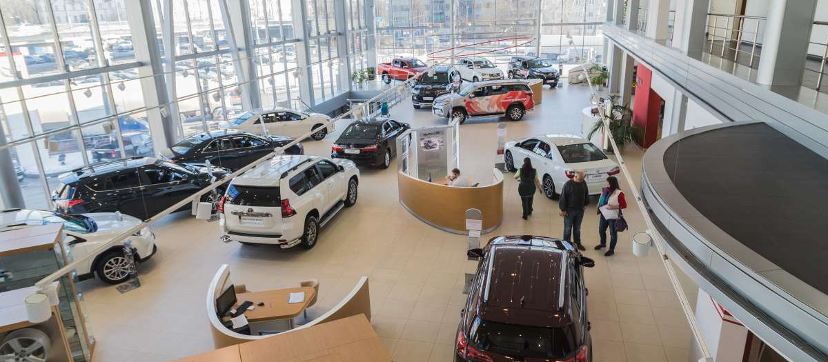 Cada vez hay menos coches nuevos y cada vez son más caros