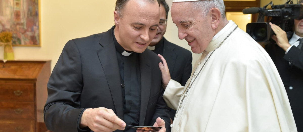 Santiago Arellano, junto al papa Francisco