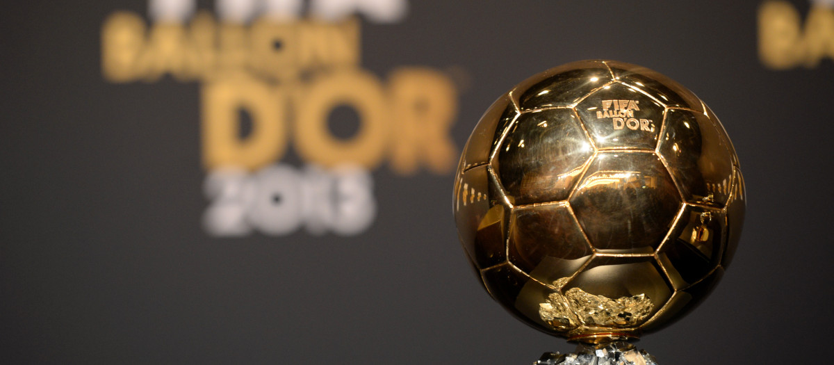 The trophy for FIFA Men's World Player of the Year Award, is seen during a press conference of the FIFA Ballon d'Or Gala 2013 held at the Kongresshaus in Zurich, Switzerland, 13 January 2014