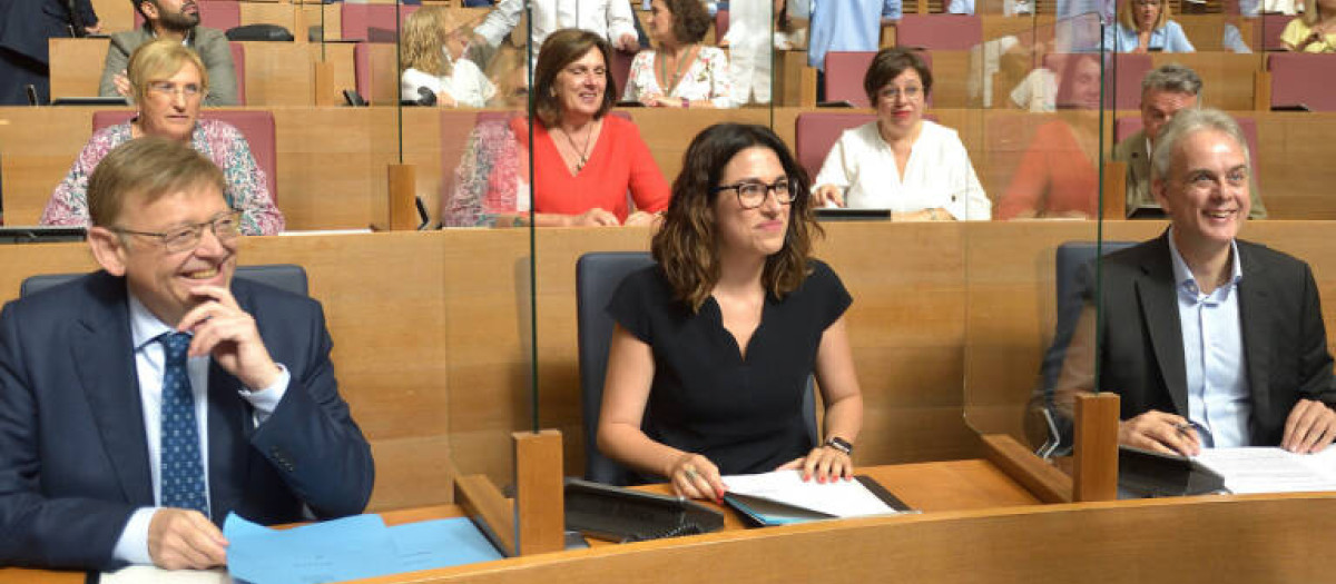 De izquierda a derecha, el presidente valenciano, Ximo Puig; la vicepresidenta, Aitana Mas, y el vicepresidente segundo, Héctor Illueca