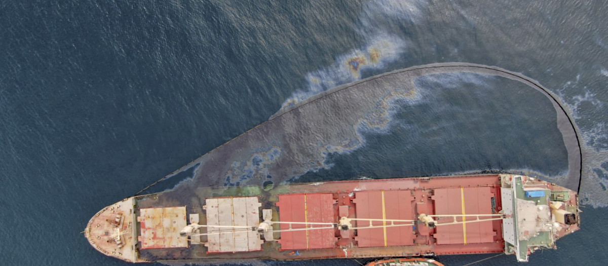 Fuga de fueloil pesado en la bahía de Gibraltar