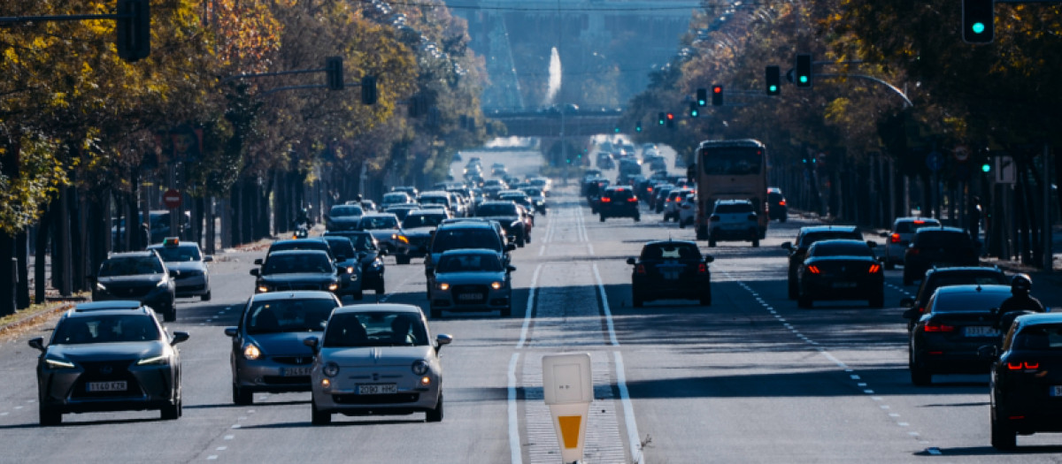 Las prohibiciones a la circulación de coches con motor de combustión llegarán antes a las ciudades