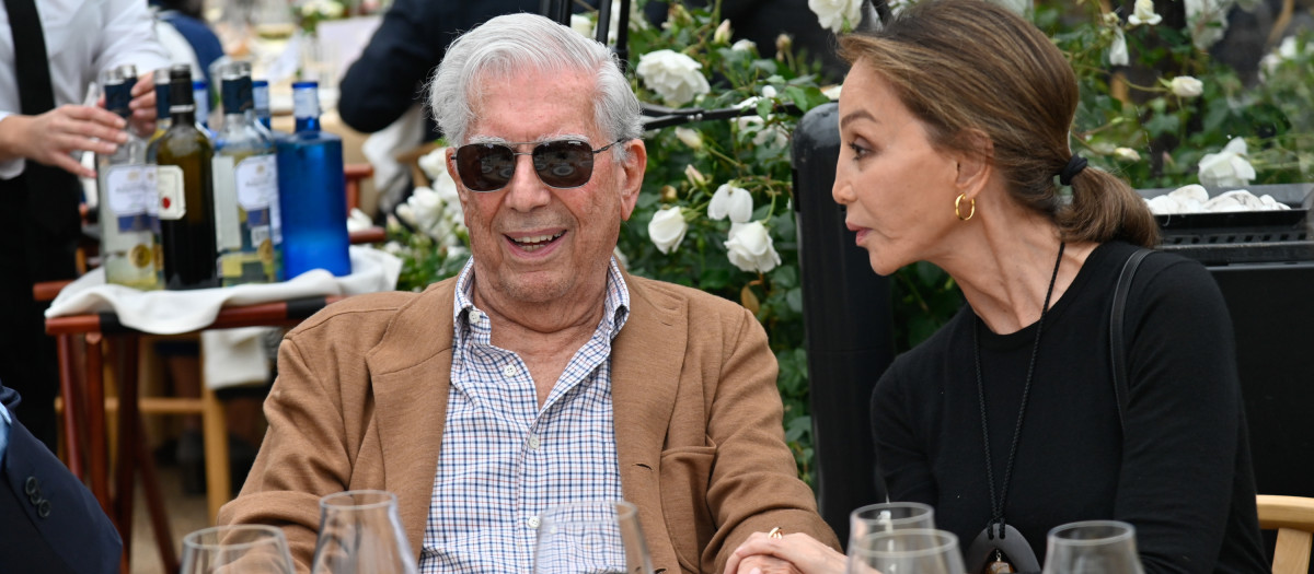 Isabel Preysler and writer Alvaro Vargas Llosa during Un encuentro para la cultura en libertad Forum in Madrid on Friday, 21 October 2022.