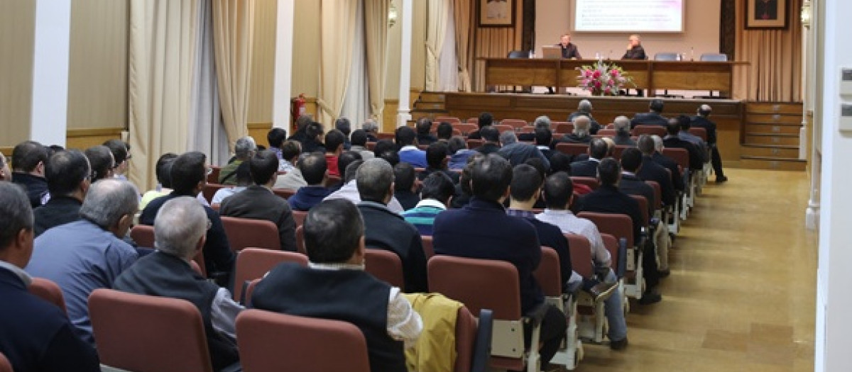 Sesión formativa para sacerdotes.