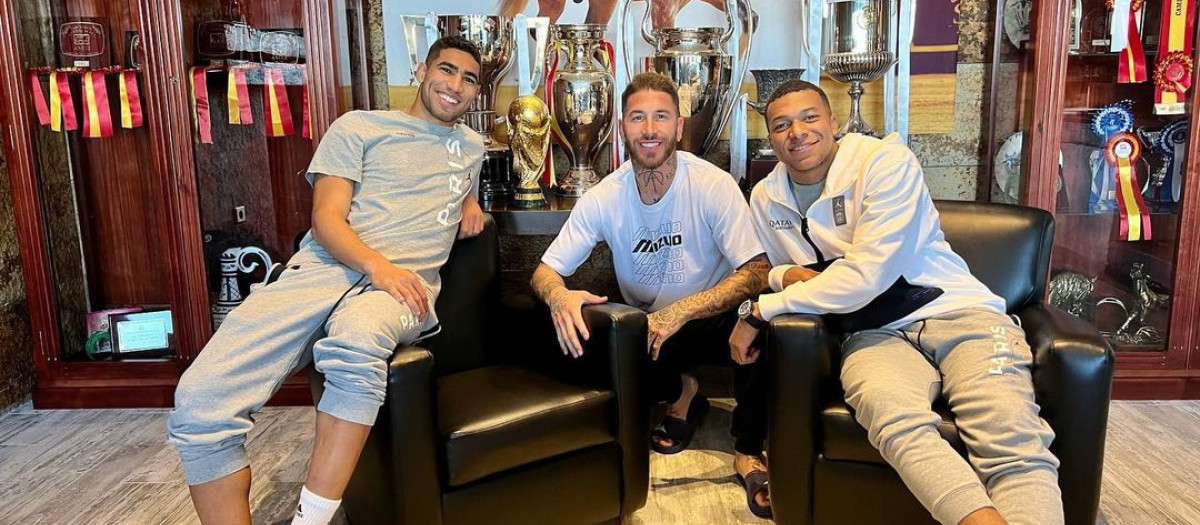 Sergio Ramos hizo de anfitrión a Mbappé y Hakimi.