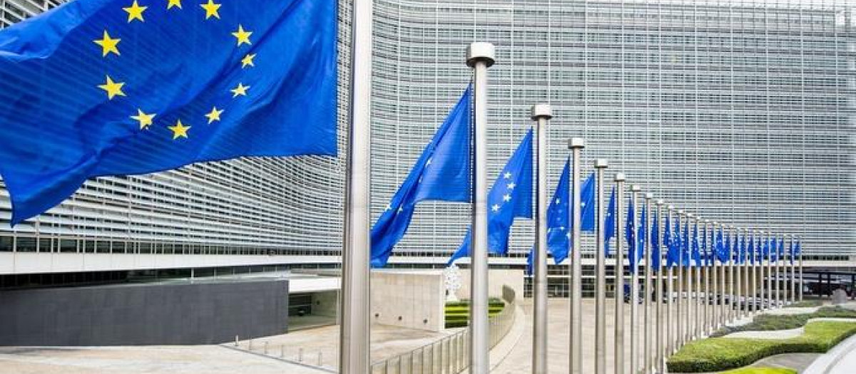 Banderas de la UE en la comisión europea