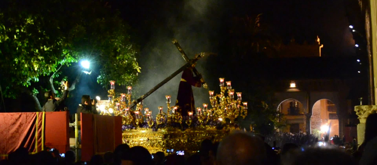 Nuestro Padre Jesús del Calvario, en el Patio de los Naranjos