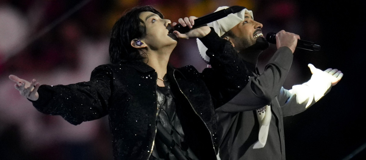 El cantante Jung Kook, del grupo surcoreano BTS, durante la gala inaugural del Mundial de Qatar