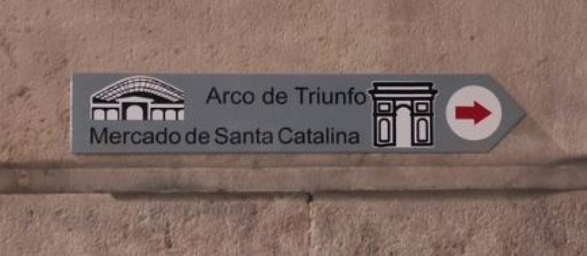 Uno de los carteles en español aparecidos en el centro de Barcelona