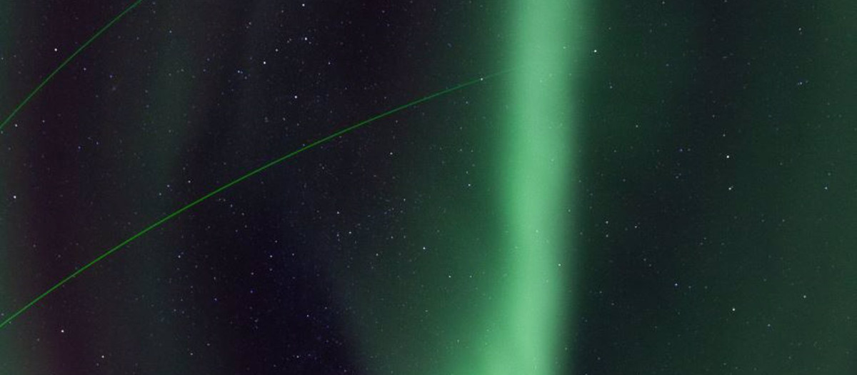 Trayectoria de los cohetes hacia la aurora boreal