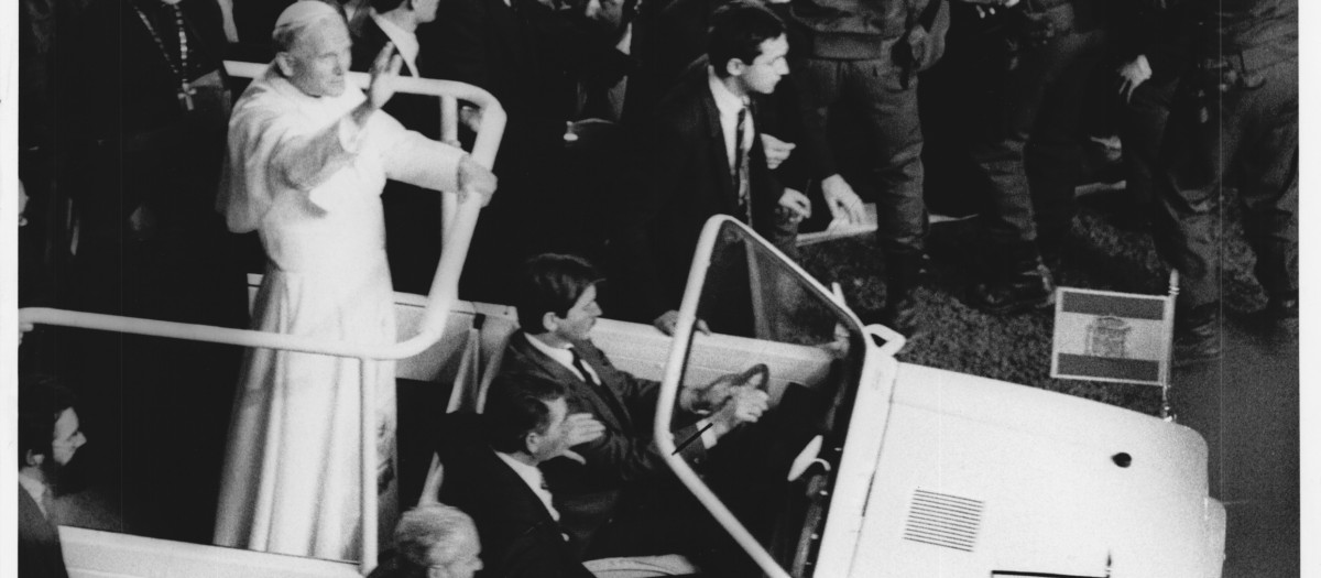Juan Pablo II a lomos del infatigable Seat Panda papamóvil