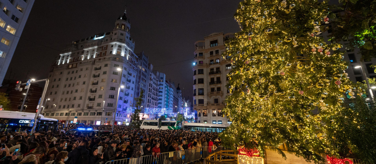 Ante una multitud expectante, el restaurador Lucio Blázquez, de 89 años, ha dicho ser «un enamorado de Madrid; más que yo, nadie» porque en esta ciudad «no se puede vivir tan bien»