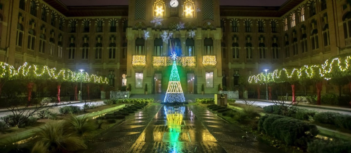 El Rectorado de la UCO con iluminación navideña, en una imagen de archivo