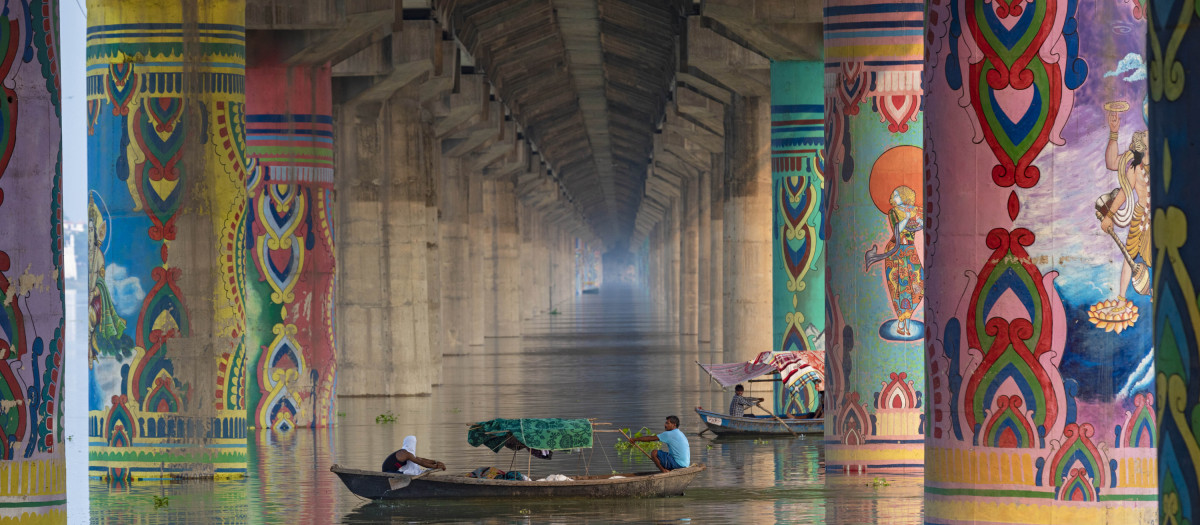 la iniciativa de embotellar agua sagrada del Ganges es una más de las políticas para imponer el hinduismo en India