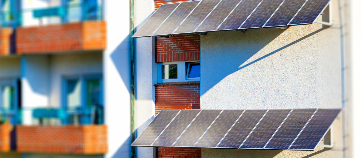 Instalar placas solares en los balcones de los edificios no es buena idea